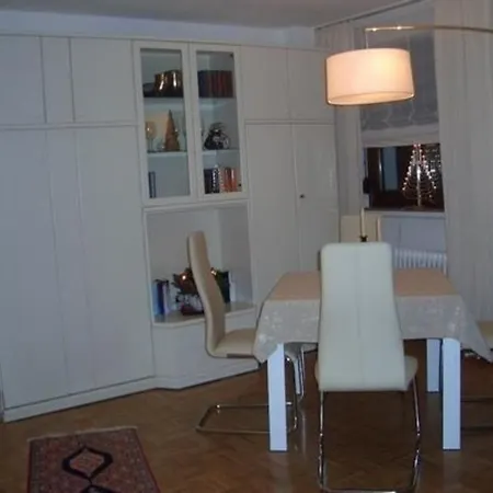 Schoene In Mit Schoener Terrasse 아파트 *
